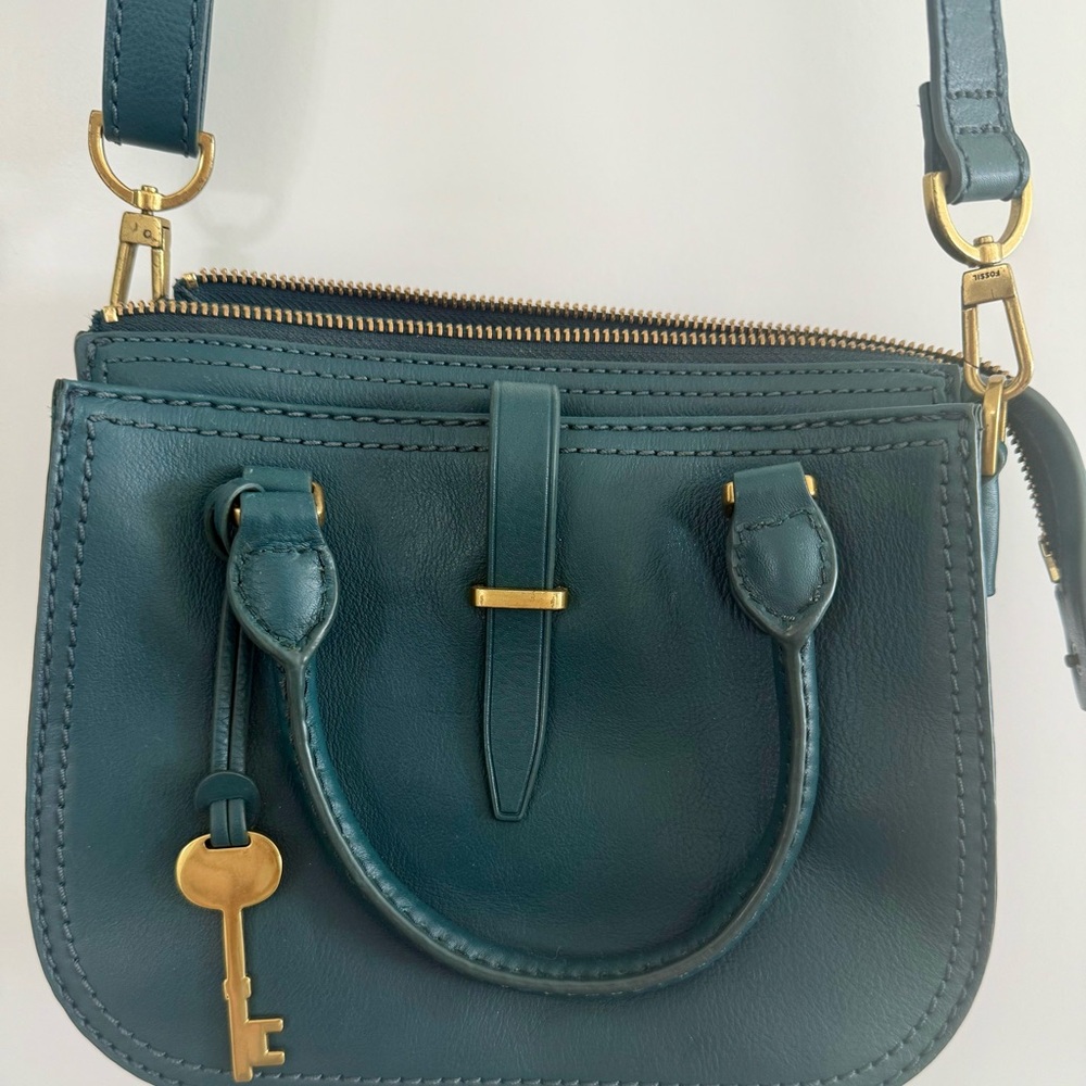 Like New Fossil Leather Dark Teal Crossbody Bag with Gold Accents